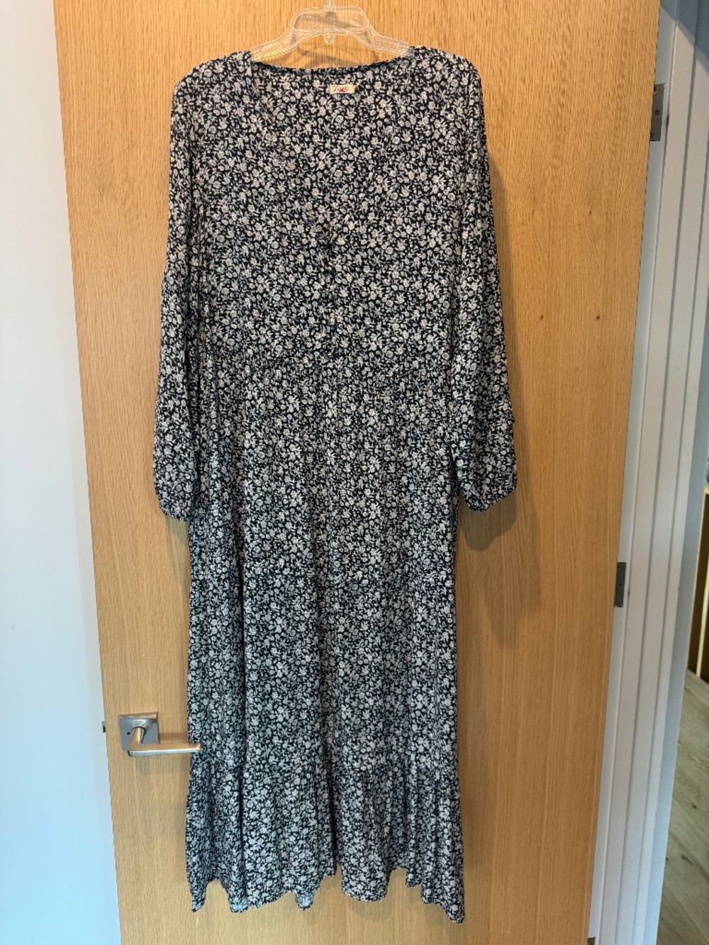 Faherty brand peasant dress. Navy Floral, L